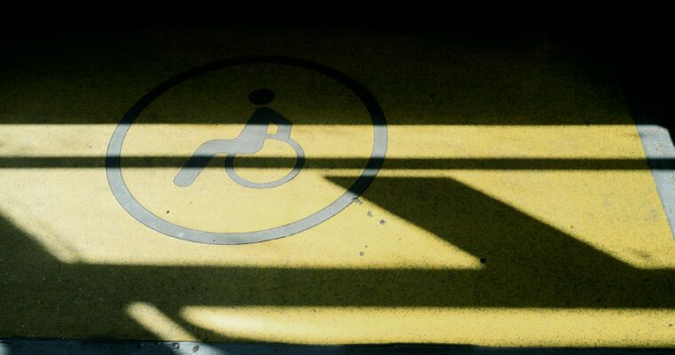 Behinderung in der deutschsprachigen Literatur: Ein Blick auf die Darstellung, gesellschaftliche Relevanz und soziale Verantwortung