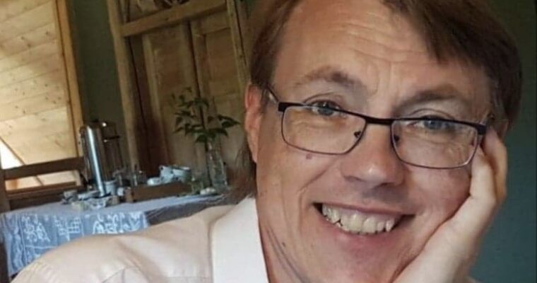 Peak Reads and Playlists: Simon Bacon